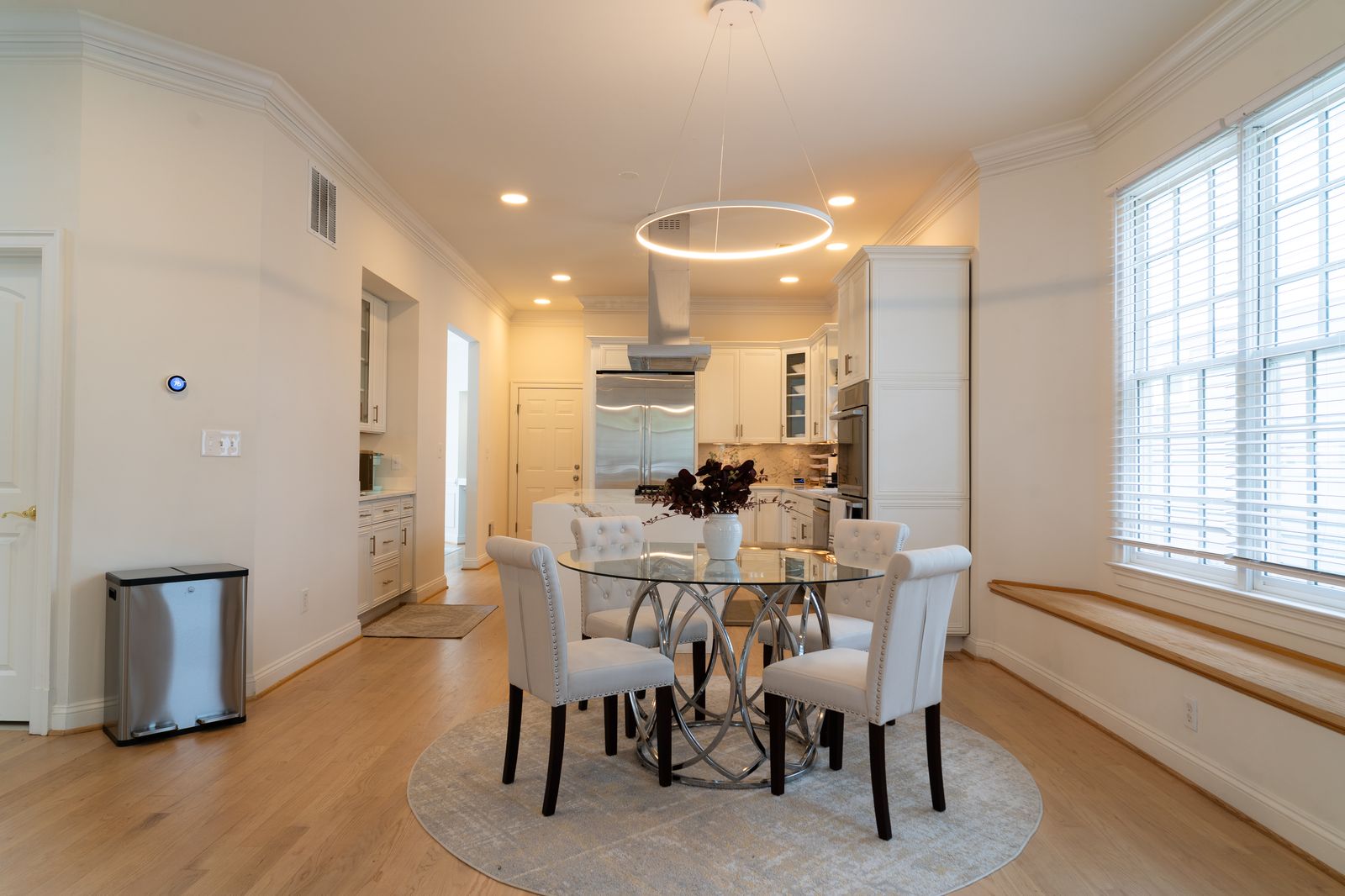 Breakfast nook with ring pendant