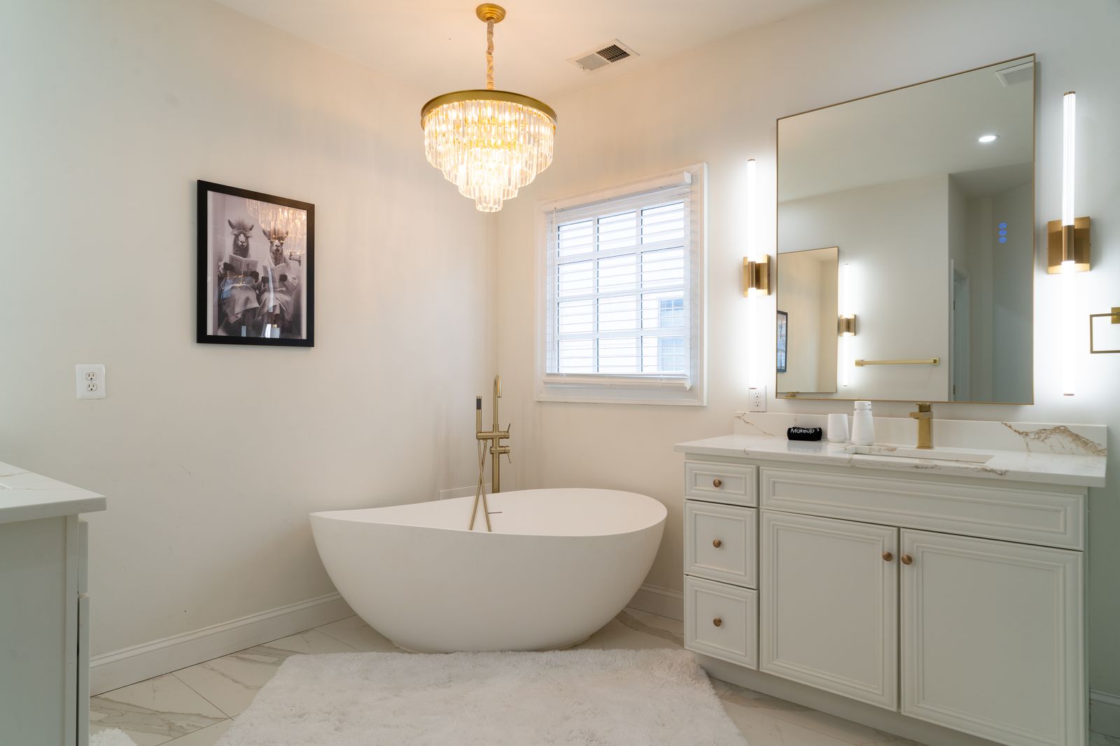 Primary bath with freestanding tub